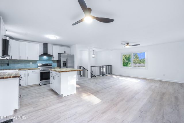 140 Charles Place, Harriman, TN 37748