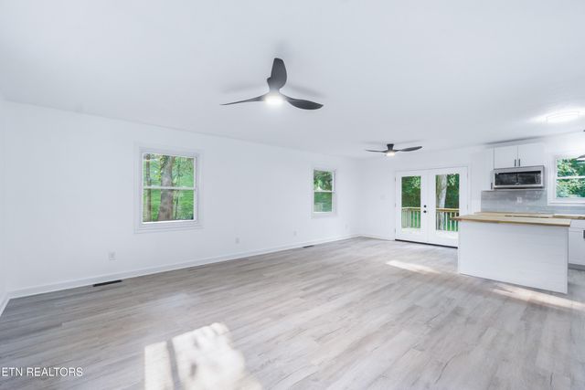 140 Charles Place, Harriman, TN 37748