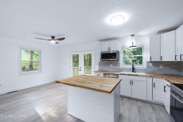 140 Charles Place, Harriman, TN 37748