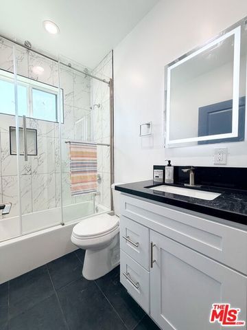 4627 Rosewood Avenue, Los Angeles, CA 90004