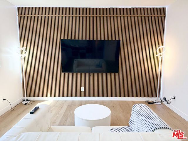 4627 Rosewood Avenue, Los Angeles, CA 90004