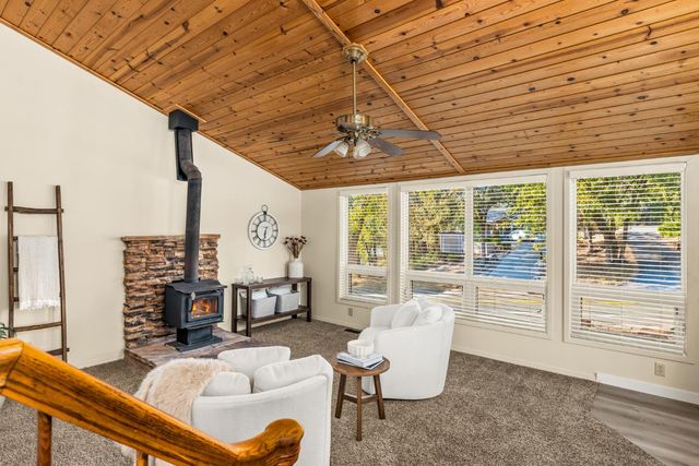 14087 Sun Forest Dr, Penn Valley, CA 95946