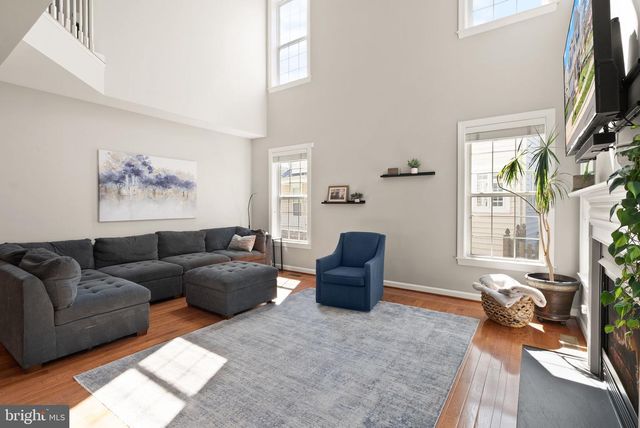 22879 COURTLAND PARK DR, Brambleton, VA 20148