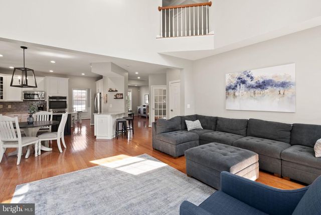 22879 COURTLAND PARK DR, Brambleton, VA 20148