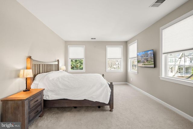 22879 COURTLAND PARK DR, Brambleton, VA 20148