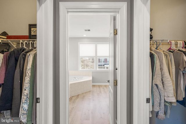 22879 COURTLAND PARK DR, Brambleton, VA 20148