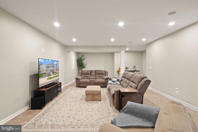 22879 COURTLAND PARK DR, Brambleton, VA 20148