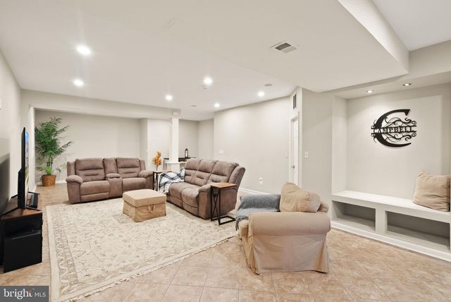 22879 COURTLAND PARK DR, Brambleton, VA 20148