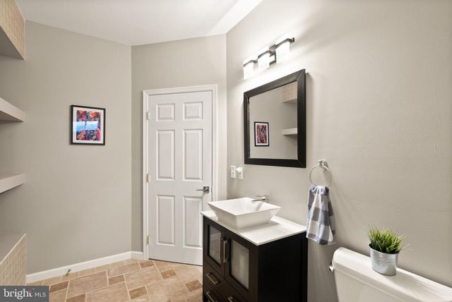 22879 COURTLAND PARK DR, Brambleton, VA 20148