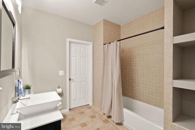 22879 COURTLAND PARK DR, Brambleton, VA 20148