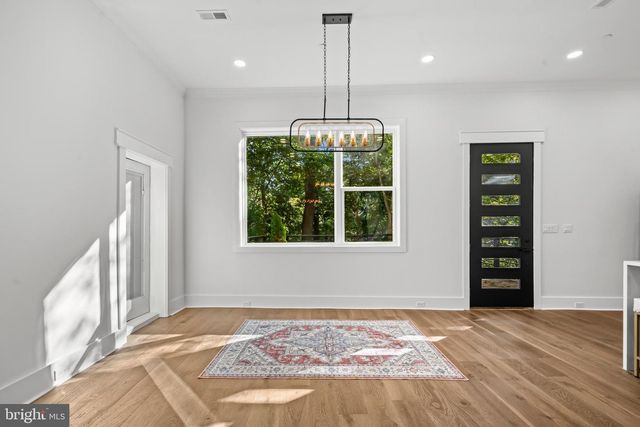 811 SLIGO CREEK PKWY, Takoma Park, MD 20912