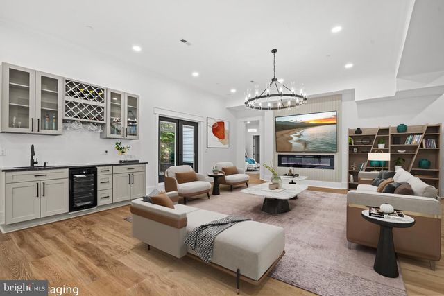 811 SLIGO CREEK PKWY, Takoma Park, MD 20912