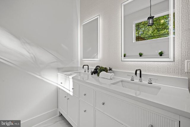 811 SLIGO CREEK PKWY, Takoma Park, MD 20912