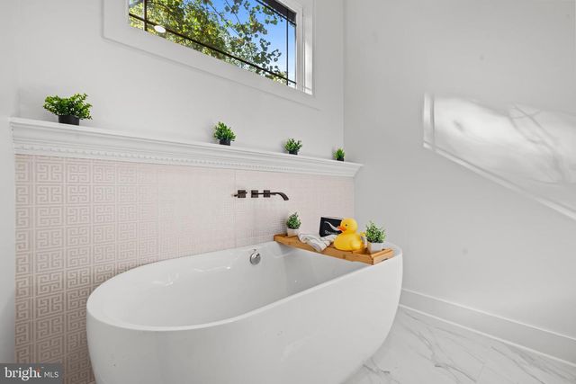 811 SLIGO CREEK PKWY, Takoma Park, MD 20912