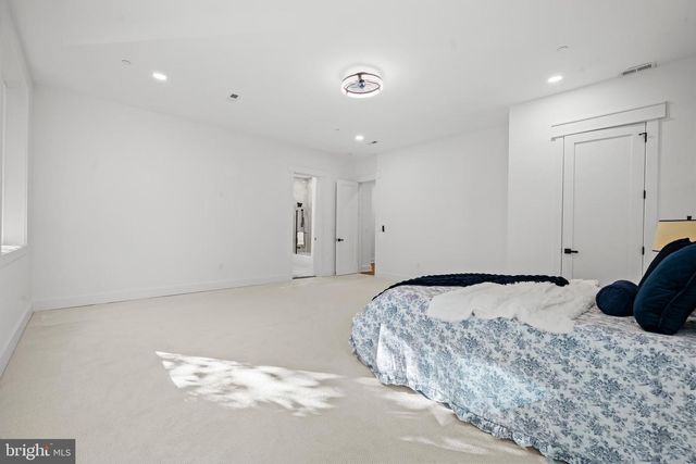 811 SLIGO CREEK PKWY, Takoma Park, MD 20912