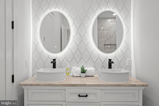 811 SLIGO CREEK PKWY, Takoma Park, MD 20912