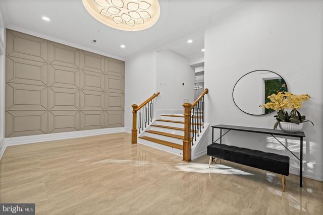 811 SLIGO CREEK PKWY, Takoma Park, MD 20912