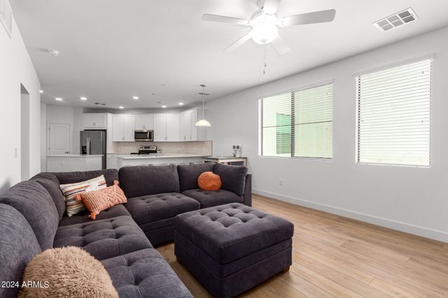 2511 W QUEEN CREEK Road 374, Chandler, AZ 85248