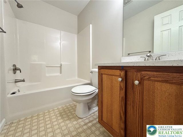 1537 Cambridge Drive, Macungie Boro, PA 18062