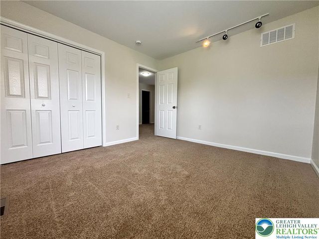 1537 Cambridge Drive, Macungie Boro, PA 18062