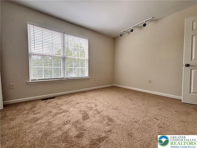 1537 Cambridge Drive, Macungie Boro, PA 18062