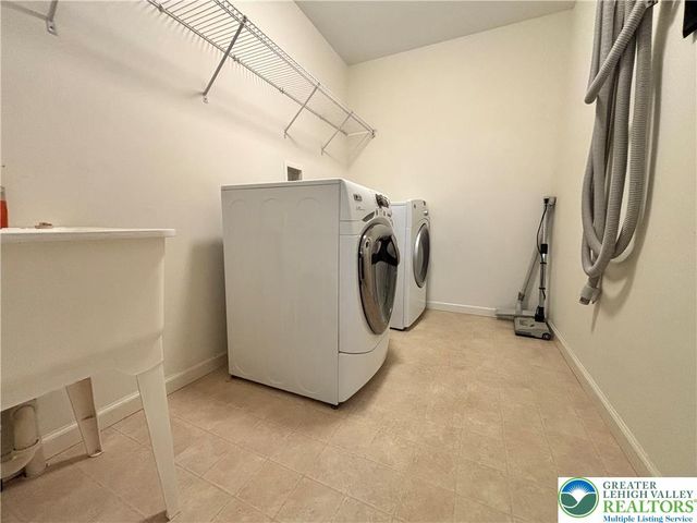 1537 Cambridge Drive, Macungie Boro, PA 18062