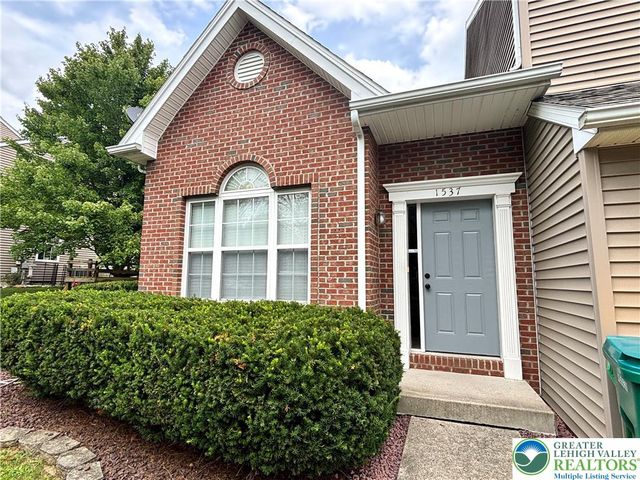 1537 Cambridge Drive, Macungie Boro, PA 18062