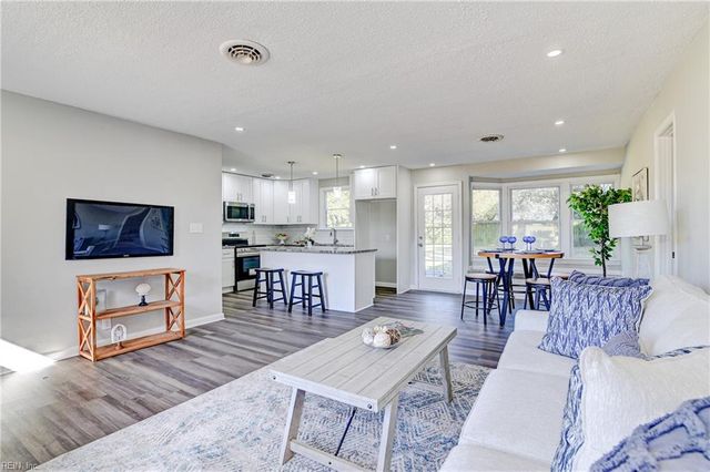 116 Rollingswood RD, Chesapeake, VA 23325