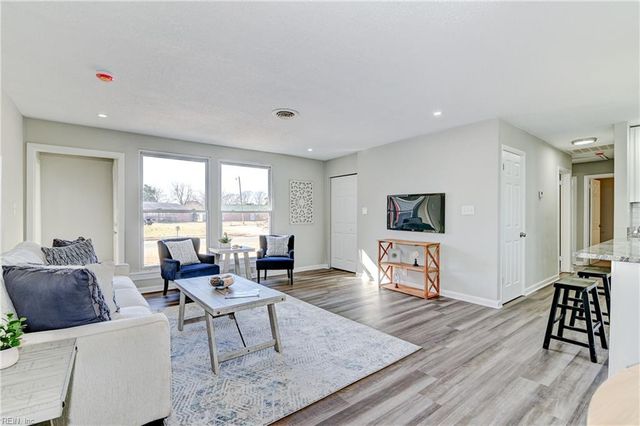 116 Rollingswood RD, Chesapeake, VA 23325