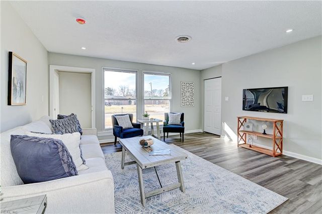 116 Rollingswood RD, Chesapeake, VA 23325