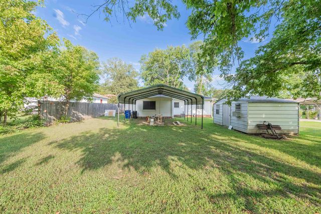 220 FORREST ST, Selmer, TN 38375