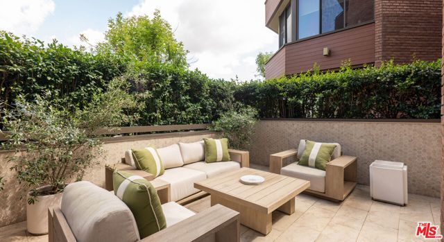 300 N Swall Drive 105, Beverly Hills, CA 90211