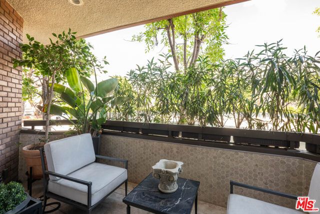 300 N Swall Drive 105, Beverly Hills, CA 90211
