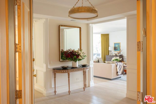 300 N Swall Drive 105, Beverly Hills, CA 90211