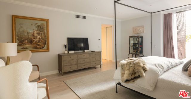 300 N Swall Drive 105, Beverly Hills, CA 90211