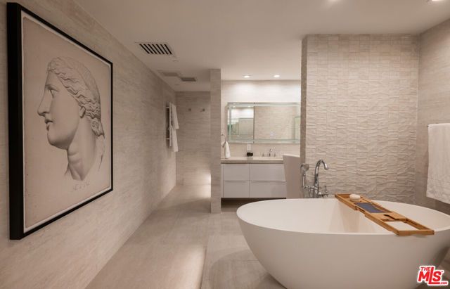 300 N Swall Drive 105, Beverly Hills, CA 90211