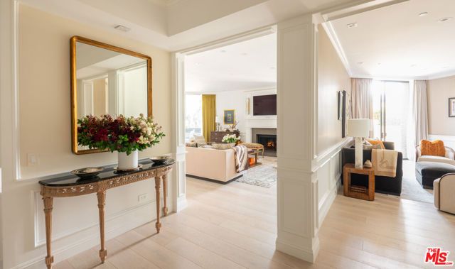 300 N Swall Drive 105, Beverly Hills, CA 90211