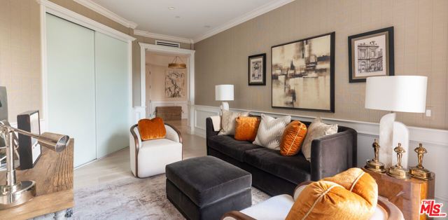 300 N Swall Drive 105, Beverly Hills, CA 90211