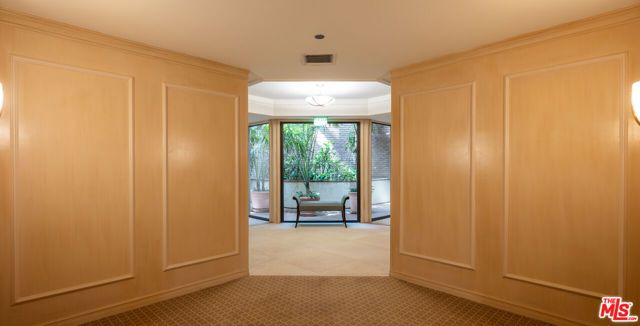 300 N Swall Drive 105, Beverly Hills, CA 90211