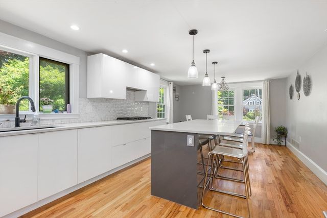 665 S Main St, Sharon, MA 02067