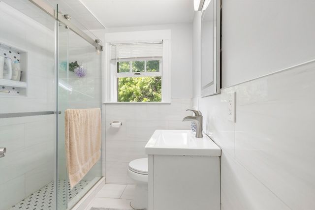 665 S Main St, Sharon, MA 02067