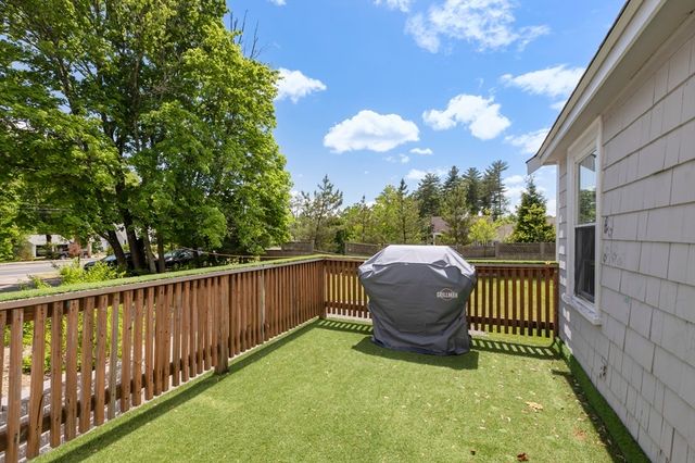 665 S Main St, Sharon, MA 02067