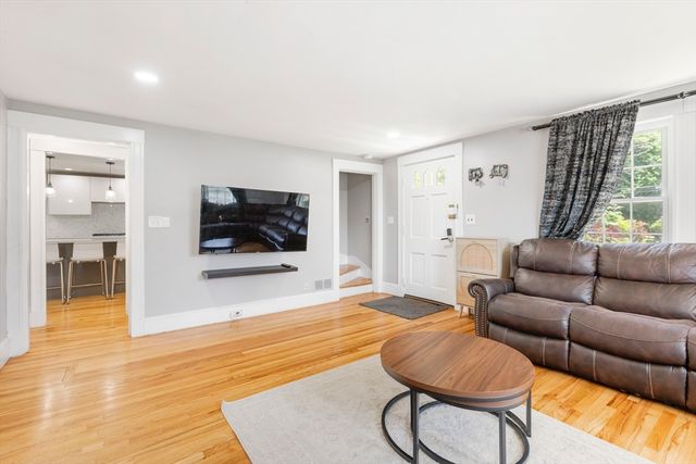 665 S Main St, Sharon, MA 02067