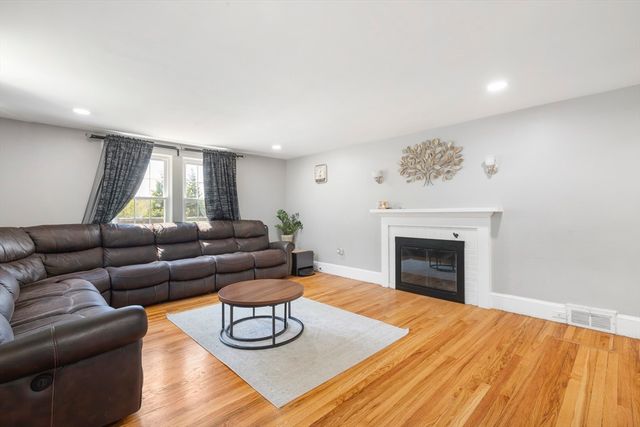665 S Main St, Sharon, MA 02067
