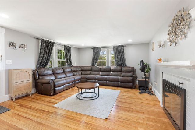 665 S Main St, Sharon, MA 02067