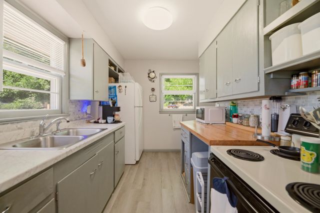 419 E 9th Ave, Belle Plaine, KS 67013