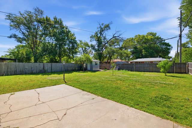 419 E 9th Ave, Belle Plaine, KS 67013