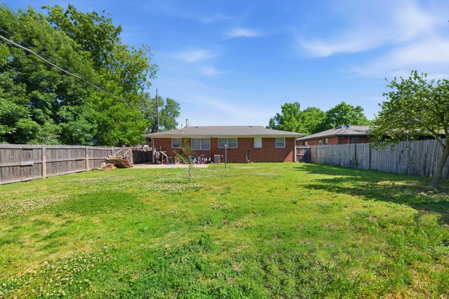 419 E 9th Ave, Belle Plaine, KS 67013