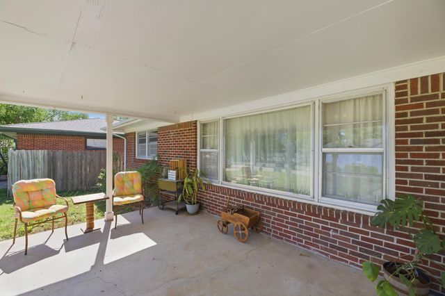 419 E 9th Ave, Belle Plaine, KS 67013