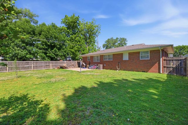 419 E 9th Ave, Belle Plaine, KS 67013